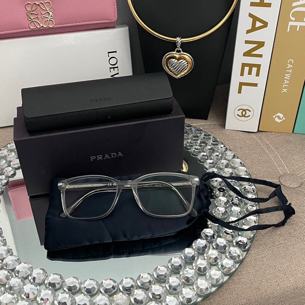 🌟♥️Prada Clear Frame Readers 1.50 strength ♥️🌟Like New AUTHENTIC w/Case